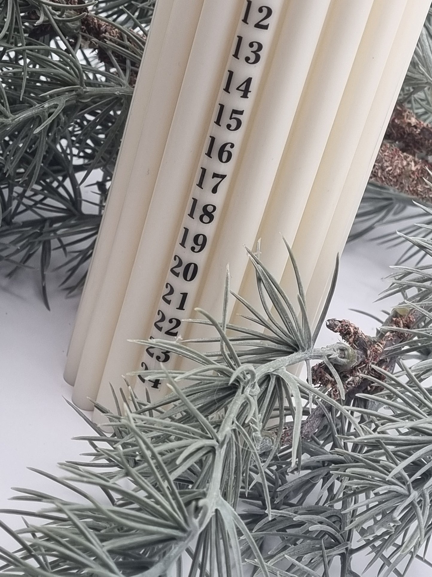 Kalenderlys i rapsvoks på hele 26 cm