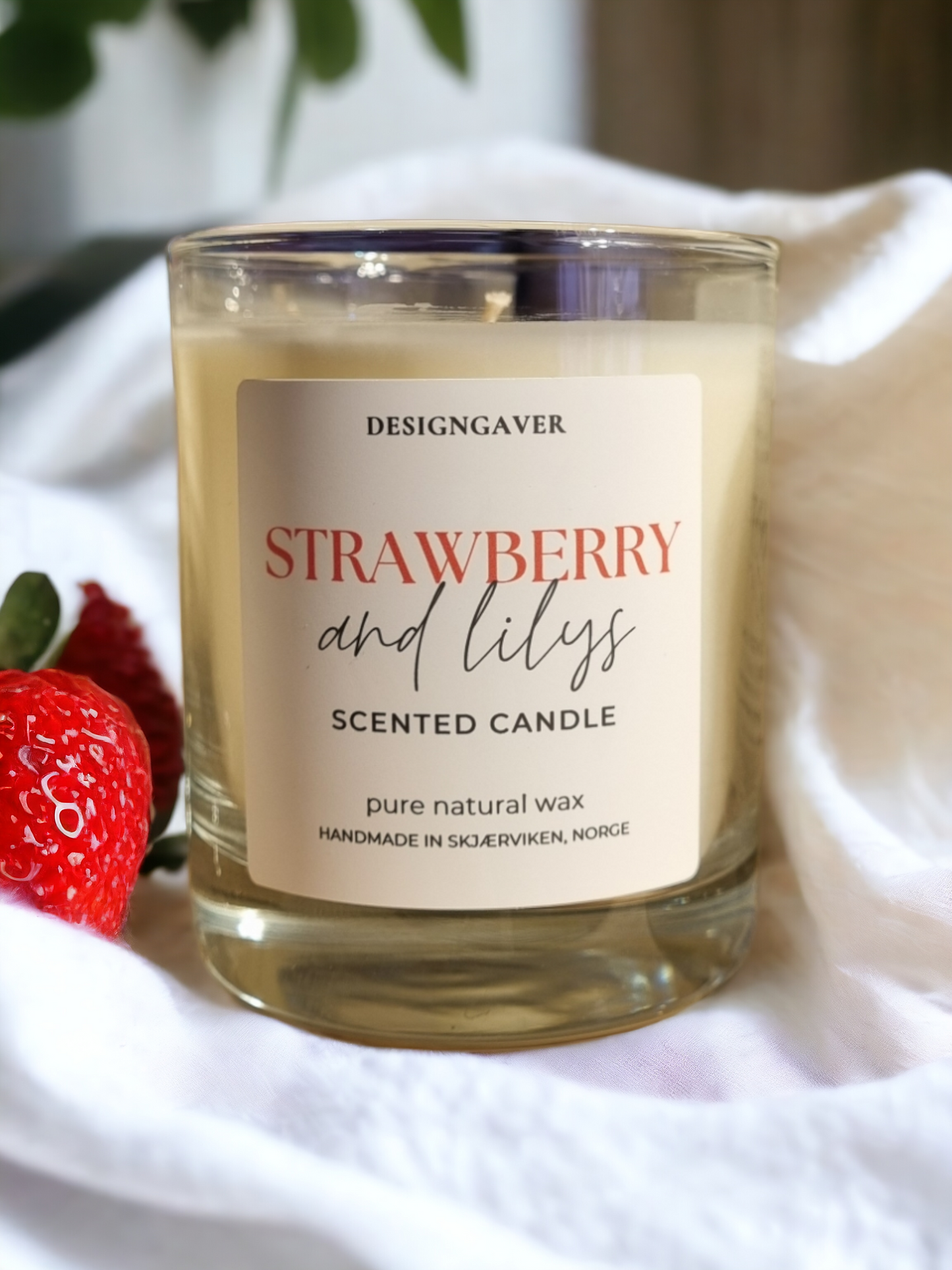 Strawberry & Lilys - Duftlys 220g med duft av liljer og jordbær