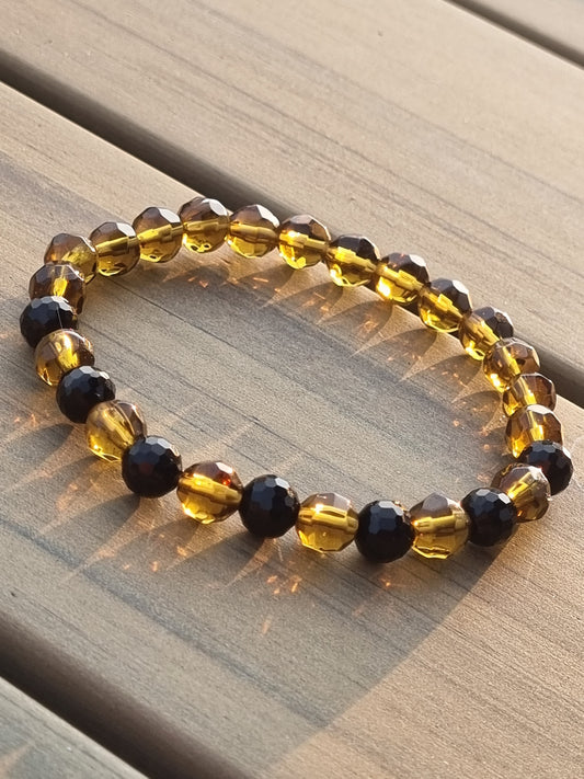 Armbånd med fasettslipte perler