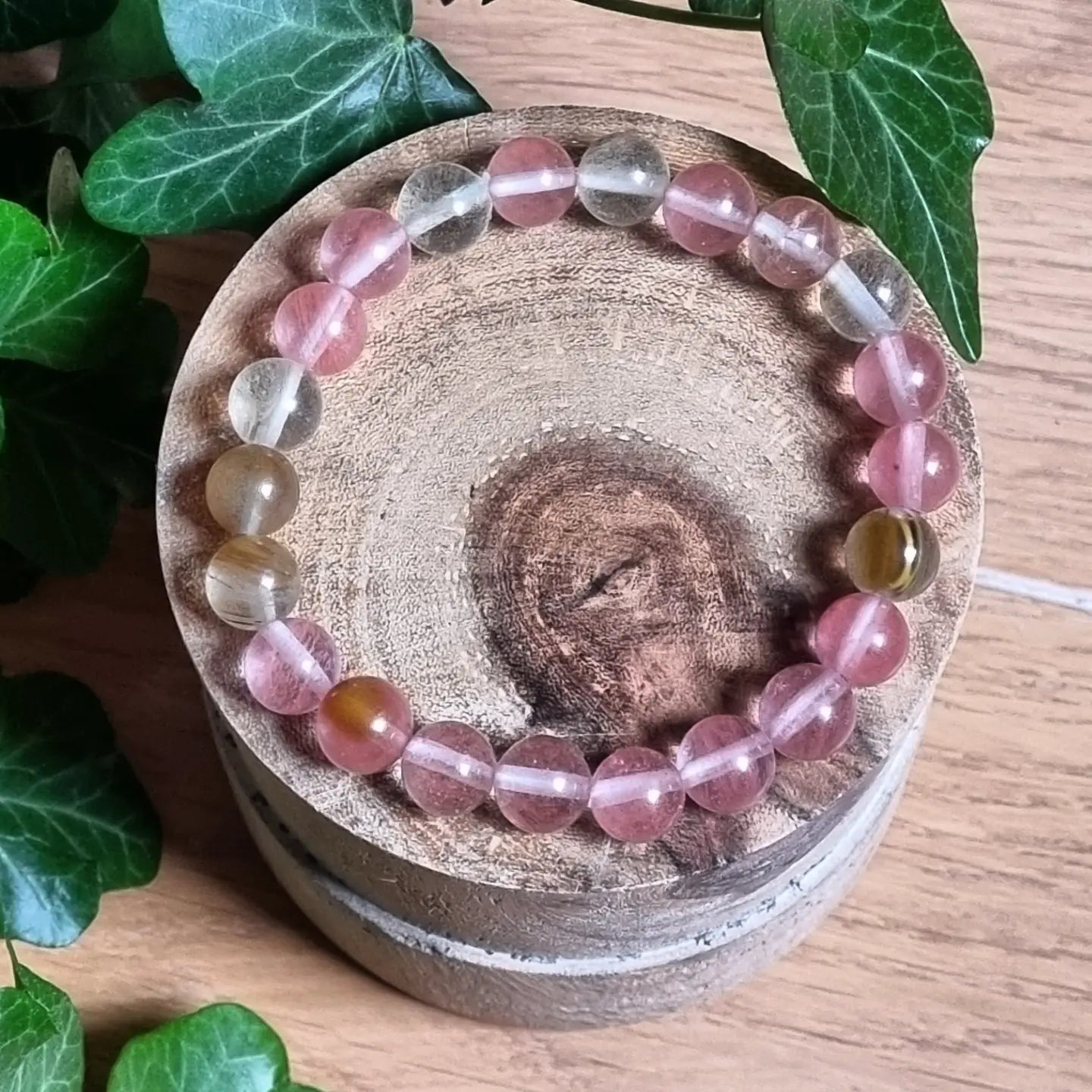Armbånd med jordbærkvarts og andre steinperler - 16 cm naturell