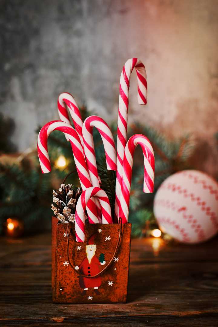 Candy Cane - Duftlys med lukt av polkagris 220g - Duftlys