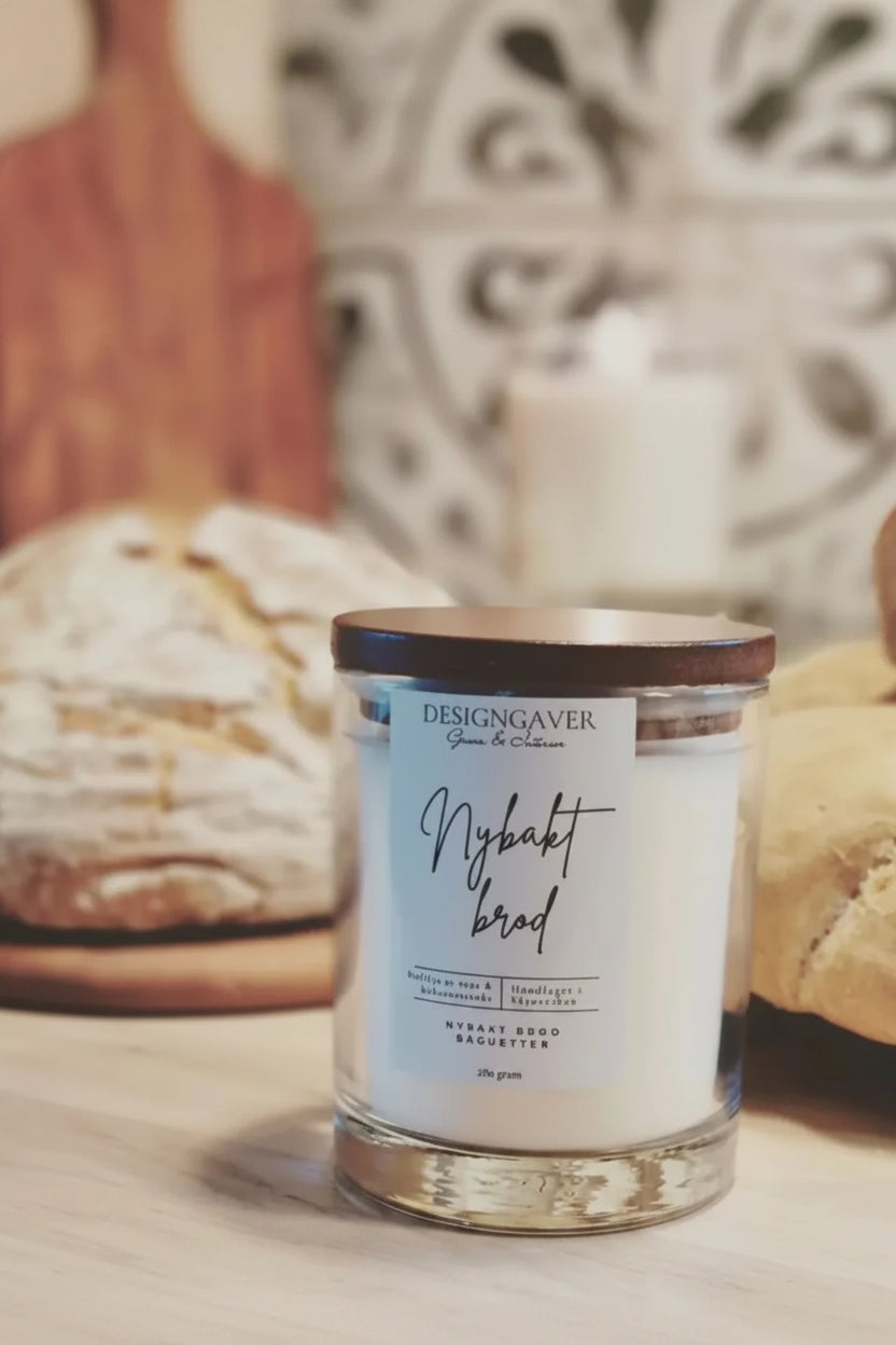 Fresh Baked Bread - Nybakt brød - Duftlys 280g - Duftlys