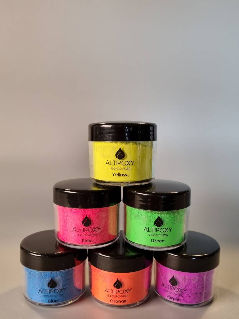 Micapulver er et mineralbasert pulver som benyttes i kosmetikk, resin, såper, lysstøping osv. Mica er et mineral som tilsettes naturlige fargeemner for å gi skimmer og spill. Micapulver blekes ikke over tid men holder fargen sin år etter år. Det er også helt giftfritt og nedbrytes naturlig. Mineralet som benyttes heter glimmer og er det mange av oss kaller kråkesølv.