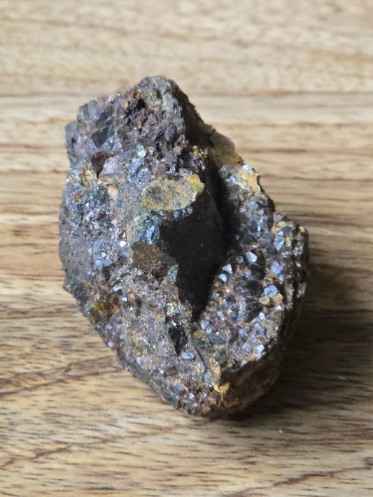 Magnetisk Hematitt-druse med Kråkesølv og Kvarts - 166g