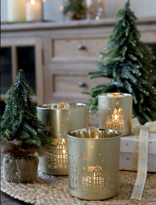 Lyslykt med juleby – gyllen glød og vintermagi