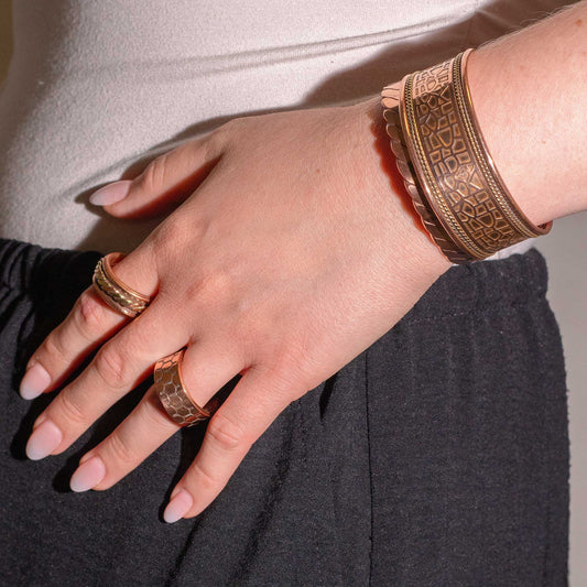 Bredt kobberarmbånd - Håndlaget i India - Assorterte design