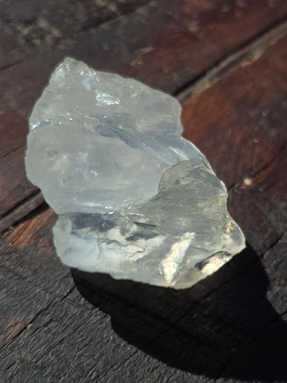 Rainbow Quartz fra Norge – Håndplukket krystall med unikt  liv og naturlig regnbuespill