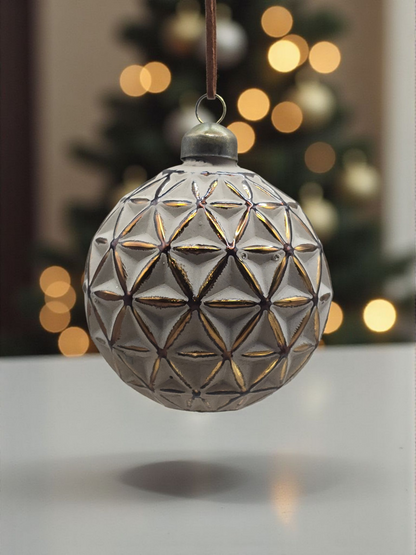 Juletrekule – Gull med Rutemønster og Kalket Overflate - 8 cm