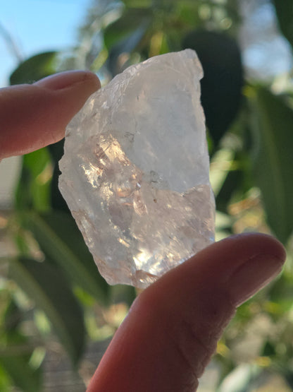 Rainbow Quartz fra Norge – Håndplukket krystall med unikt  liv og naturlig regnbuespill