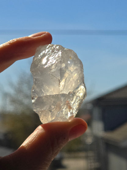 Rainbow Quartz fra Norge – Håndplukket krystall med unikt  liv og naturlig regnbuespill