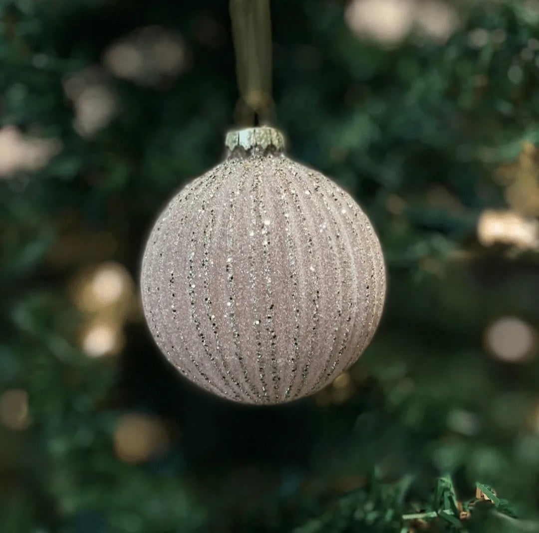 Juletrekule – Rillet Frostet Glass med Glitter - 8 cm