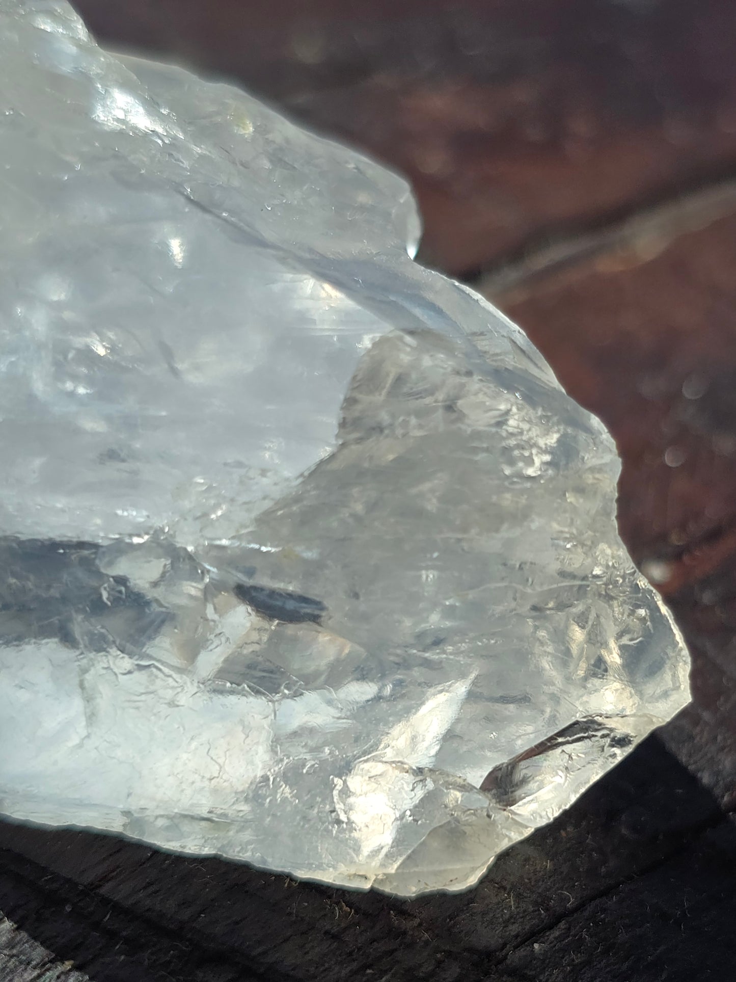 Rainbow Quartz fra Norge – Håndplukket krystall med unikt  liv og naturlig regnbuespill